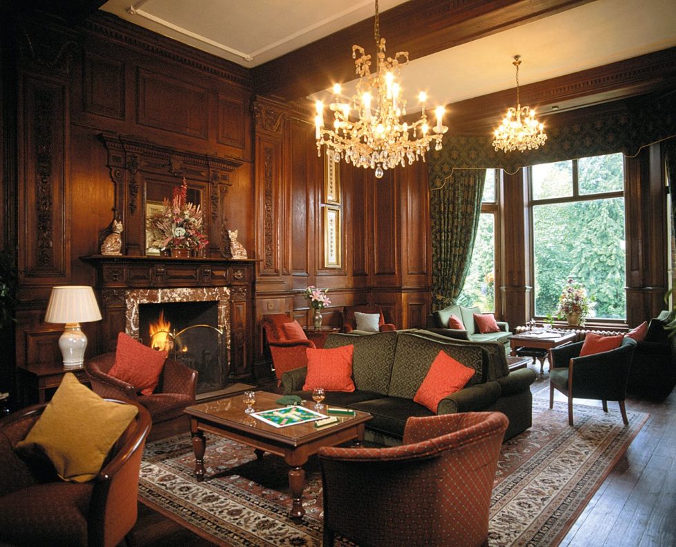 English Style Interior Design Living Room 980x793 