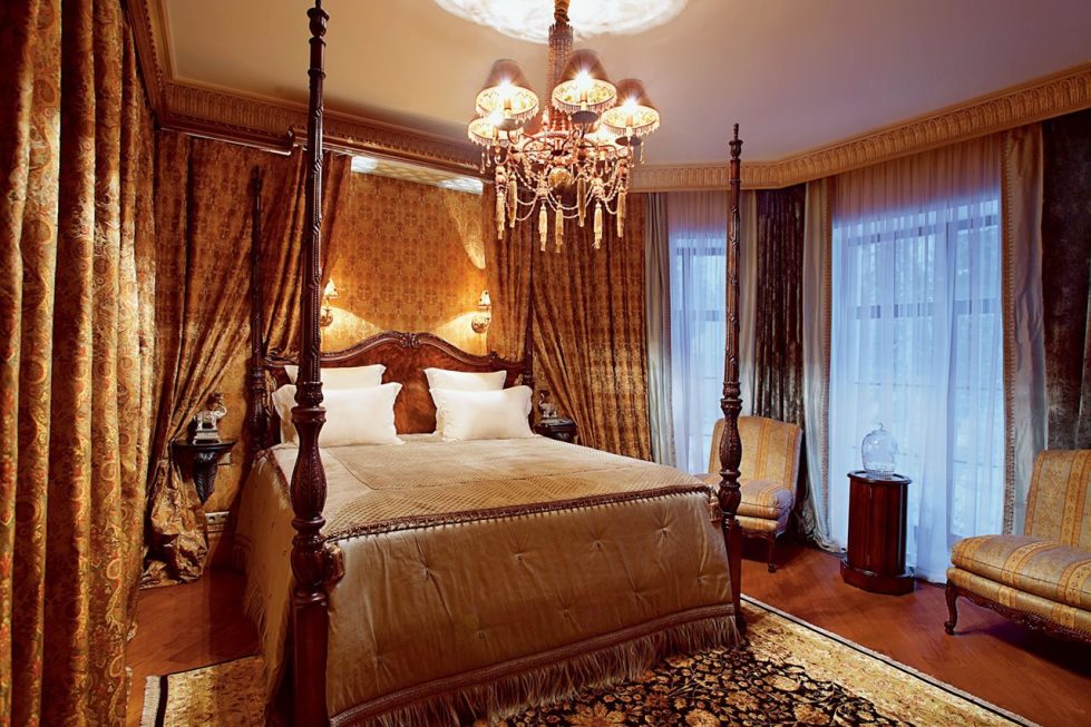 Luxury English Style Bedroom Interior Design 980x653 