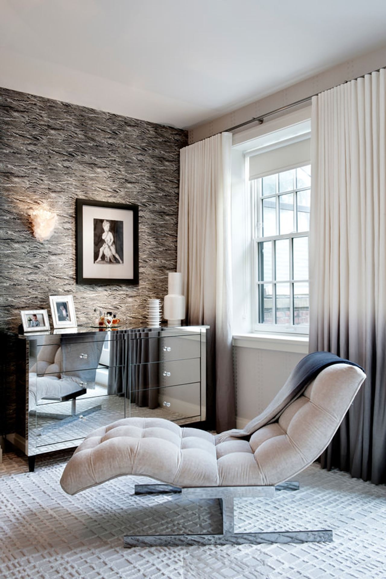 Eclecticism in interior design: New York townhouse in a